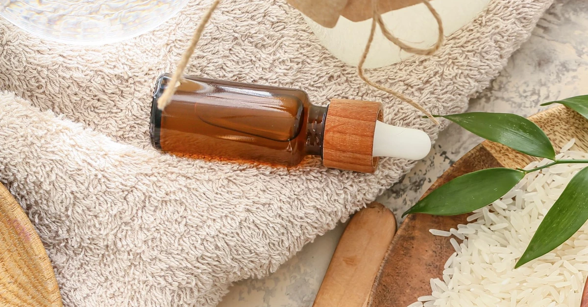 Wlej dwie łyżki do ryżu i postaw na szafce w łazience. Przepiękny zapach rozniesie się po całym pomieszczeniu