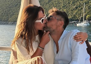 Ena Popov se ljubi sa mužem
