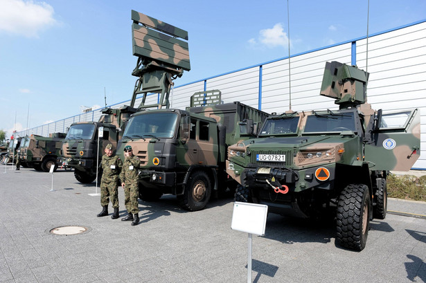 Zdolna do przerzutu stacja radiolokacyjna Soła (P) i trójwspółrzędny mobilny radar średniego zasięgu NUR-15M (2P)