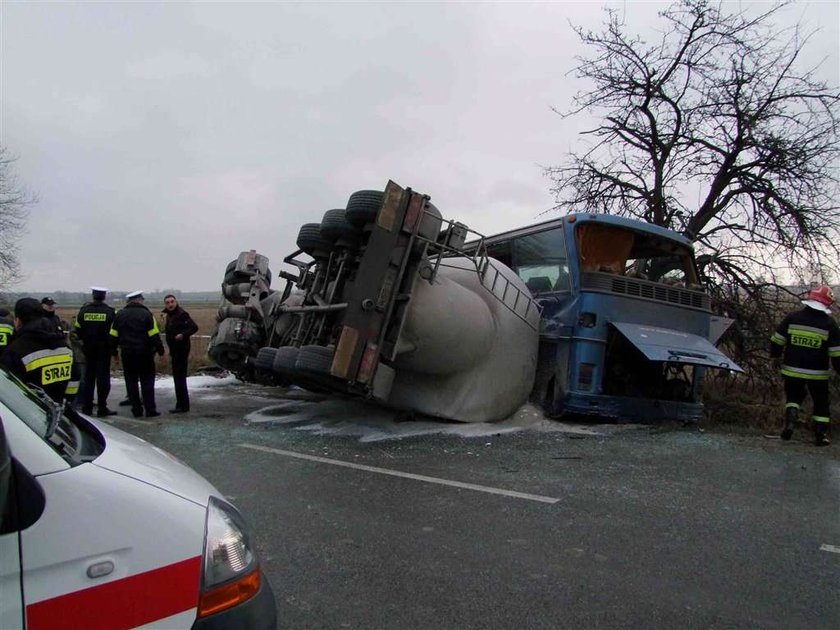 wypadek, bus, Hajdaszek, świętokrzyskie, ofiary, zabici, ranni