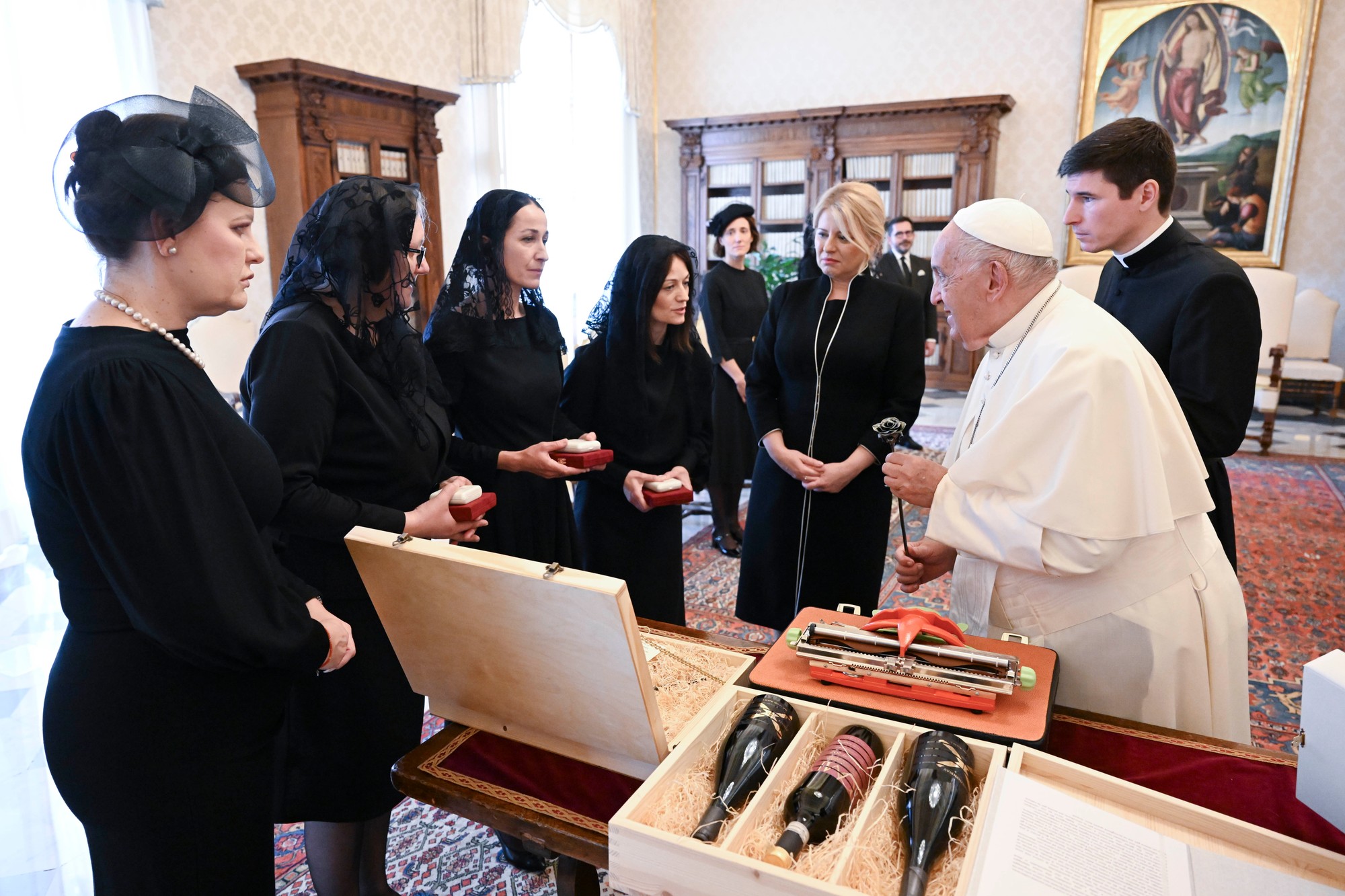 Rozlúčková návšteva Zuzany Čaputovej vo Vatikáne spolu s pápežom Františkom.