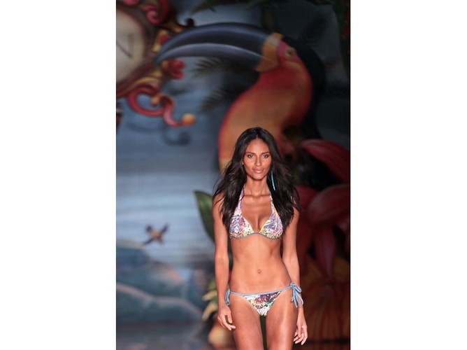 Modne i zmysłowe kostiumy kąpielowe na Rio de Janeiro Fashion Week