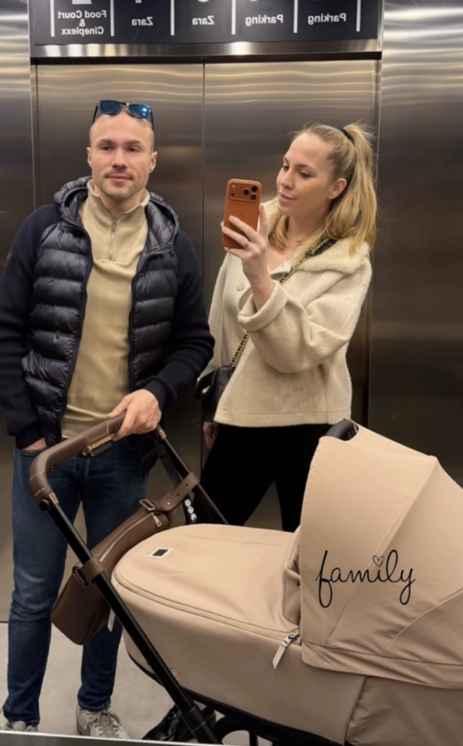 Aleksandar Sofronijević i Kosana u šetnji sa ćerkom