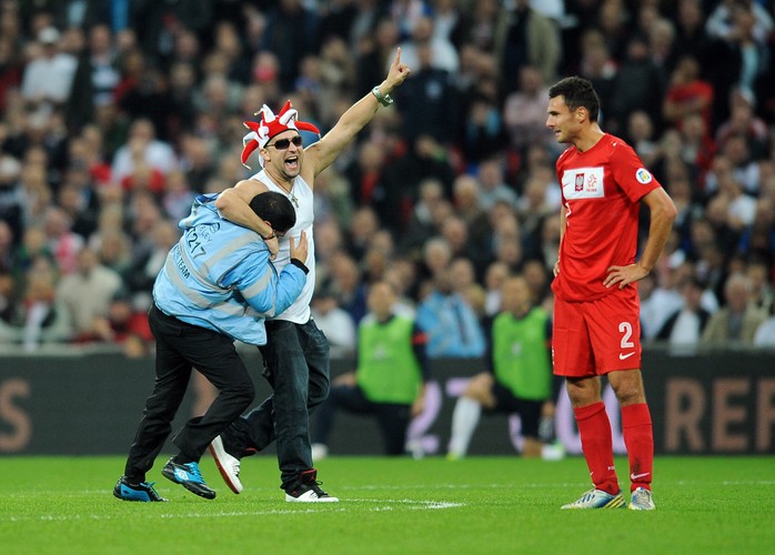 Race, gwizdy i wtargnięcie na murawę. Tak Polacy kibicowali na Wembley
