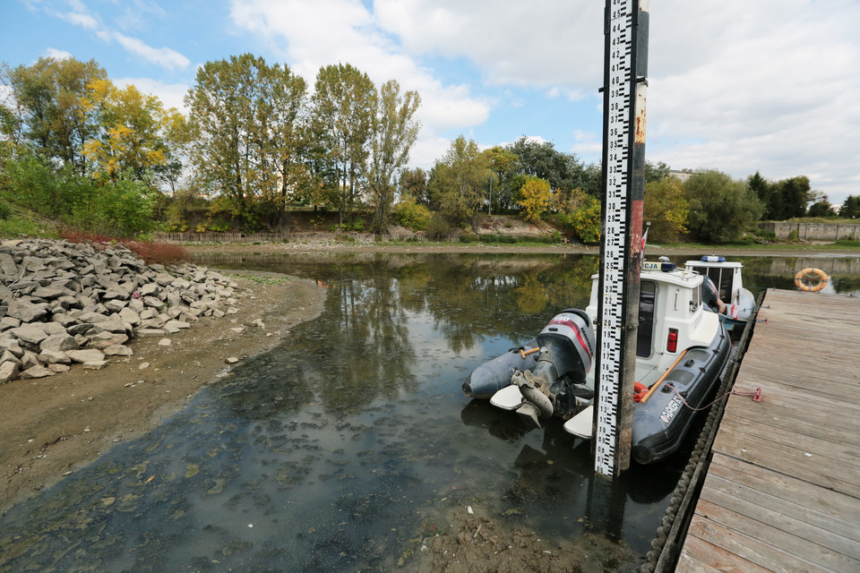 WARSZAWA WISŁA PORT PRASKI NISKI POZIOM WODY