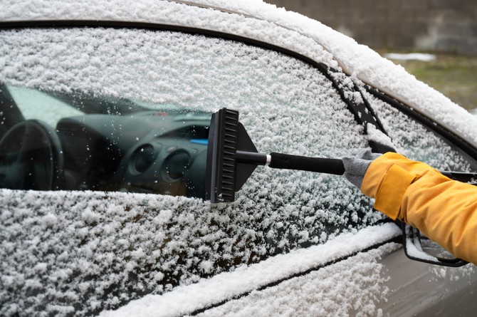 Odledite šoferšajbnu u nekoliko minuta: Pritisnite samo jedno dugme u automobilu