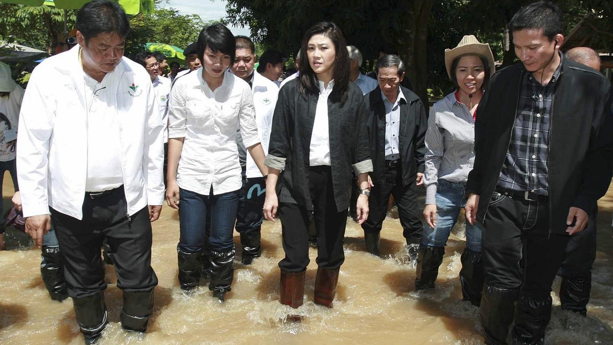 Premier Tajlandii Yingluck Shinawatra poinformowała w sobotę, że katastrofalna powódź, w wyniku której od lipca zalana została jedna trzecia kraju, będzie się jeszcze utrzymywać około sześciu tygodni.