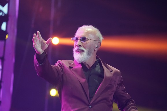 Dino Merlin se oglasio nakon tvrdnji da je PREVARIO LJUDE I NAJAVE GRUPNE TUŽBE: Posle koncerata na Koševu priznao KAKO SE OSEĆAO, obratio se svim fanovima