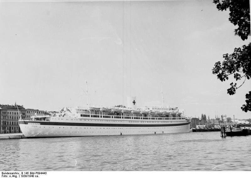 MS „Wilhelm Gustloff” w Szczecinie jako okręt szpitalny. Zdjęcie z 1939 roku - autor nieznany/CC-BY-SA 3.0