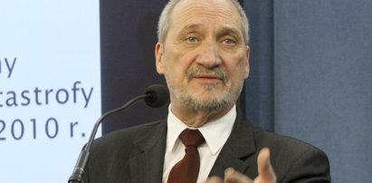 Macierewicz: Rosjanie sfałszowali skrzynki prezydenckiego samolotu