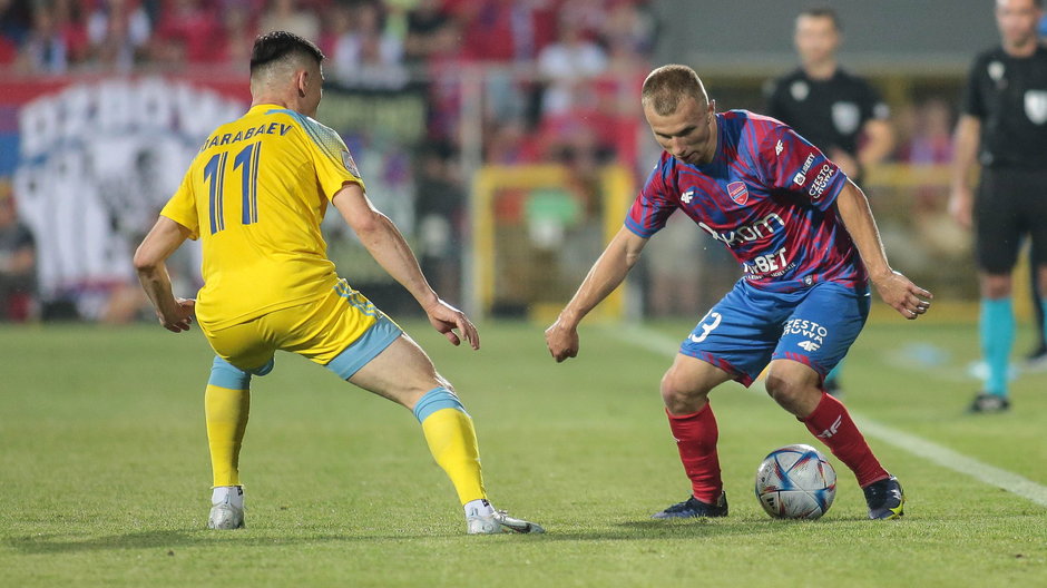 Asłan Darabajew (FK Astana) i Patryk Kun (Raków Częstochowa)