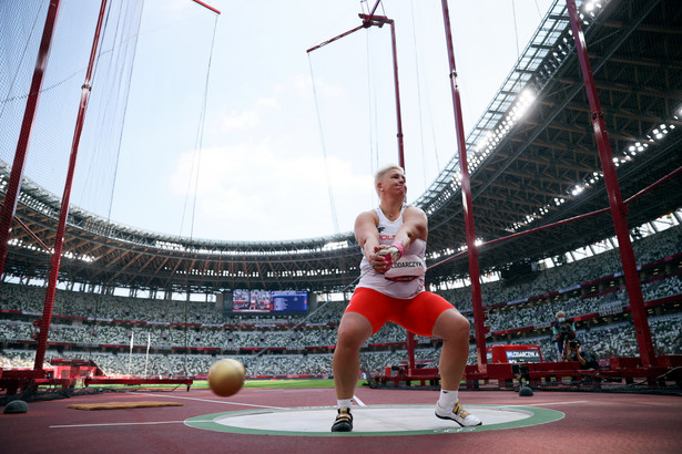 Anita Włodarczyk podczas eliminacji konkursu rzutu młotem w Tokio