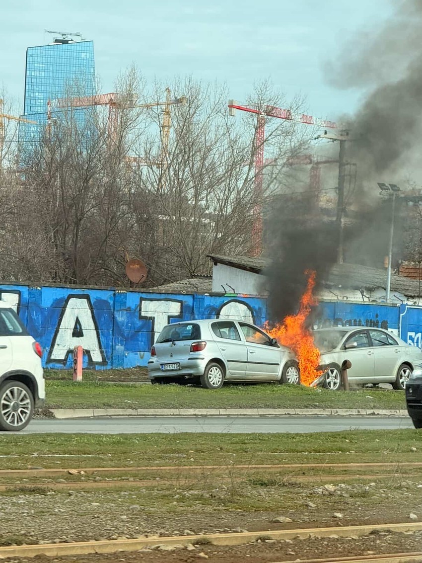 Požar blok 70, zapaljeni automobili, Novi Beograd