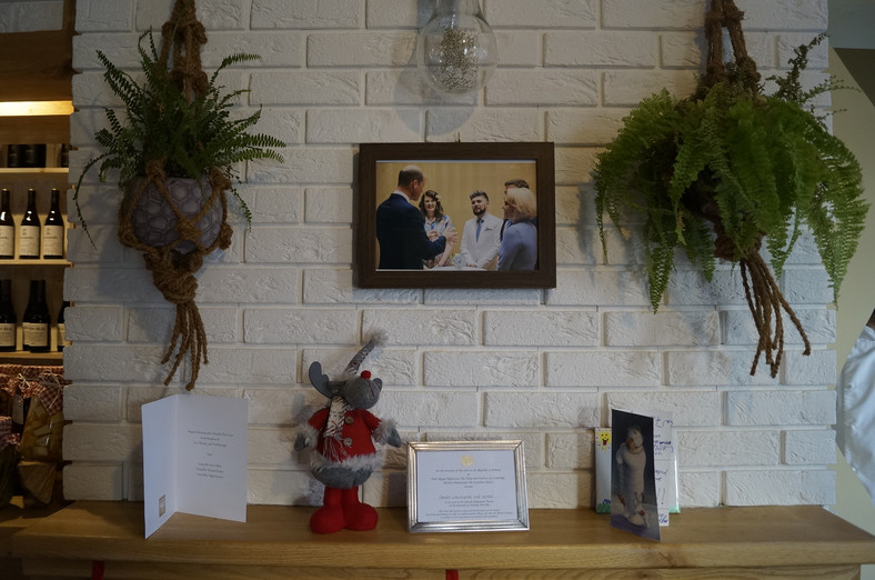 Pamiątkowe zdjęcie Damiana Wawrzyniaka z księciem Williamem i księżną Kate wisi w centralnym miejscu polskiej restauracji w Peterborough