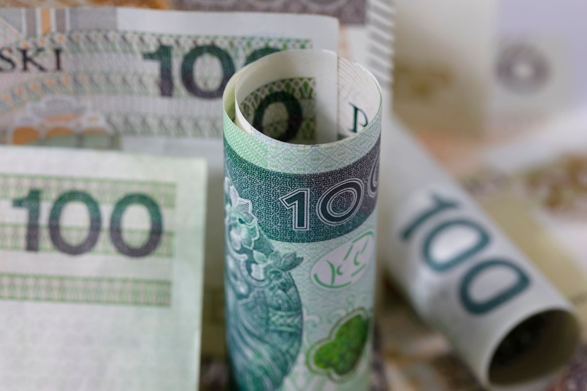 Wsparcie po podwyżkach prądu od 300 zł do 1200 zł na rodzinę? Tak twierdzą nie ministrowie Donalda Tuska a ... posłowie PIS
