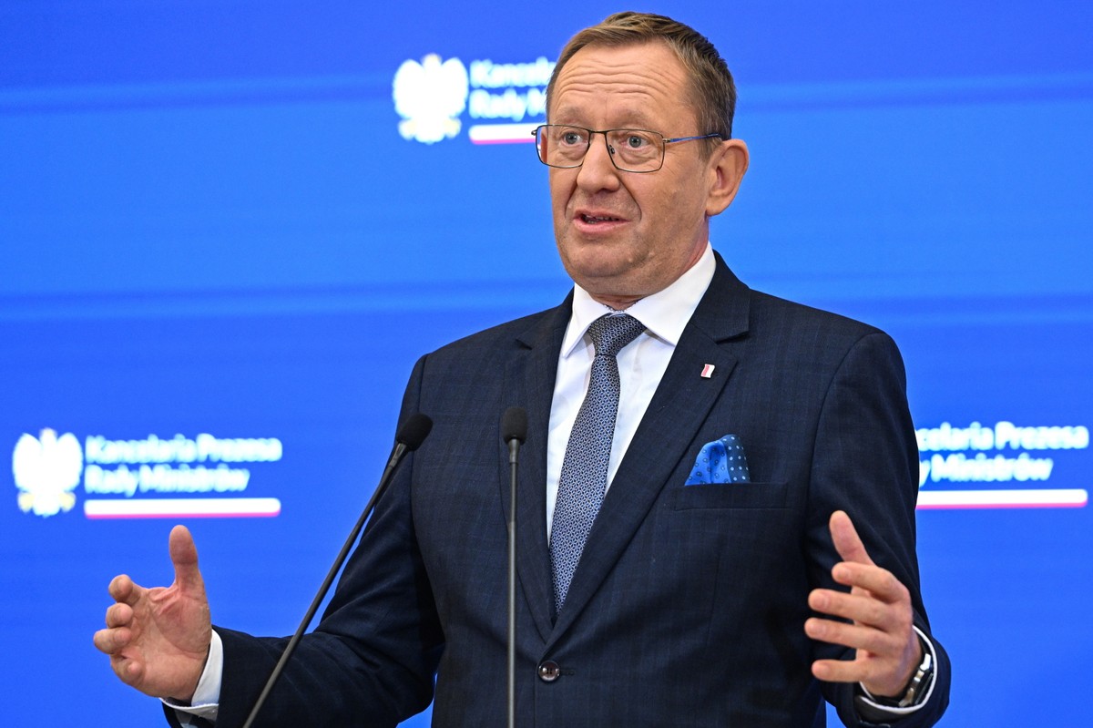 Minister rolnictwa i rozwoju wsi Robert Telus