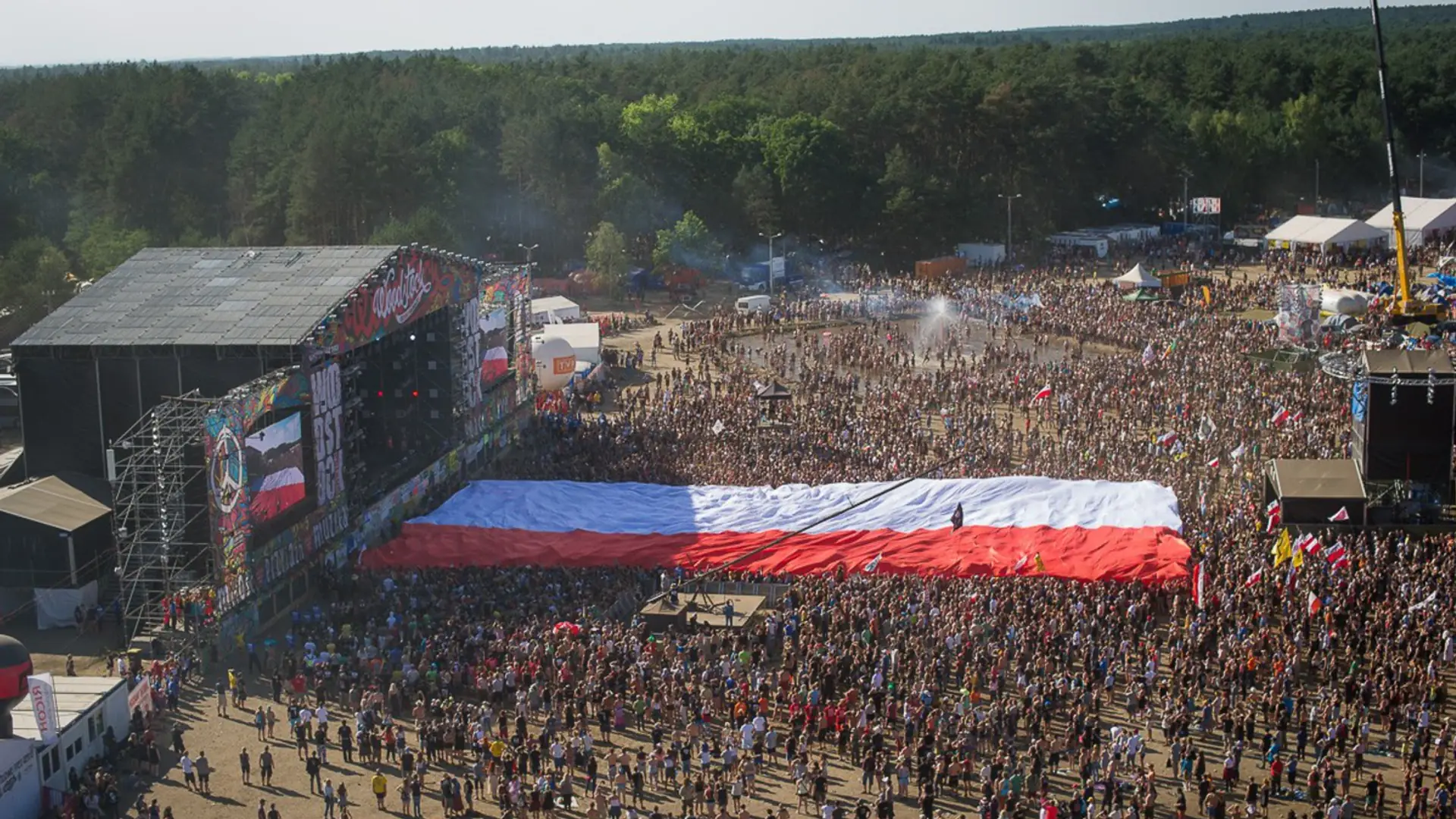 Wspaniała inicjatywa uczestników Przystanku Woodstock. Nie będzie flagi Polski na niebie? Poradzą sobie sami