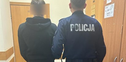 Starszy pan dał fałszywym policjantom kartę do bankomatu i wypłaconą gotówkę. Stracił 50 tys. zł