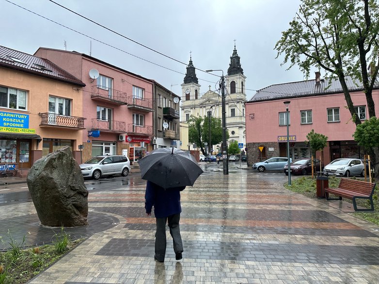 – Modernizujemy place zabaw, dbamy o infrastrukturę i kadrę placówek oświatowych, a mamy je od żłobka po szkołę wyższą. Być może to wszystko sprawia, że u nas młodzi chętniej decydują się na dzieci – mówi burmistrzyni Garwolina.