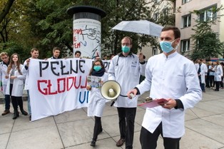 Minister Radziwiłł o rezydentach: "Radykalizm, który nie sprzyja porozumieniu"