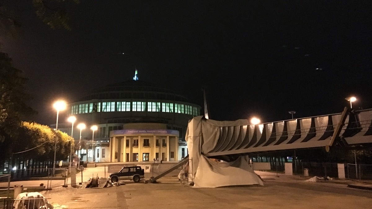 Prawdopodobnie w marcu odbędzie się drugie już podejście do podniesienia Iglicy, jednego z symboli Wrocławia. Przy poprzedniej próbie akcję przerwano, bo uszkodzeniu uległo mocowanie jednej ze stóp stalowej konstrukcji.