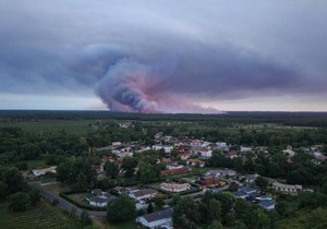 Naučnici su opisali oblake pirokumulonimbuse na nebu Francuske kao „vatrom izazvanu grmljavinu“ | Foto: Reuters