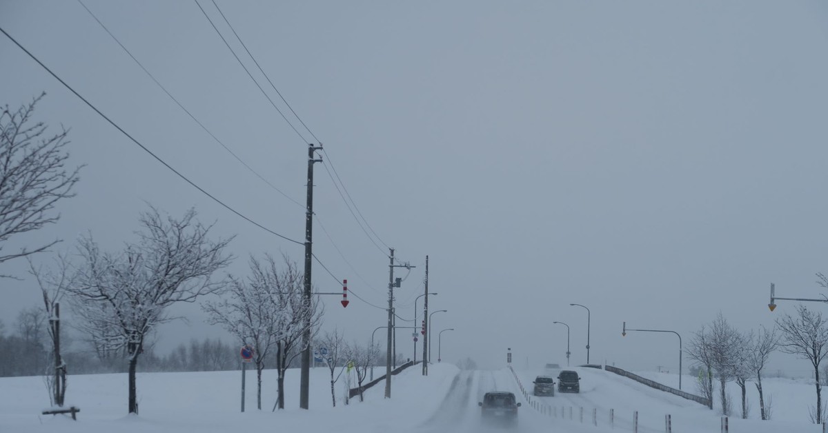 Zimno w szkole. Kiedy dyrektor może zawiesić zajęcia?