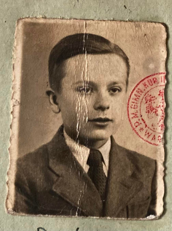 Remigiusz Florek, ps. "Jerzy" przed wojną uczył się w Państwowym Gimnazjum Kupieckim. Chciał studiować ekonomię. Zginął na Placu Krasińskich 30 sierpnia 1944 r.