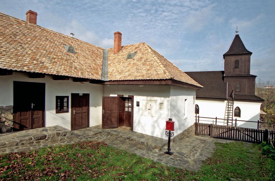 Hollókő faluközpontjában 1990 óta működik Postamúzeum