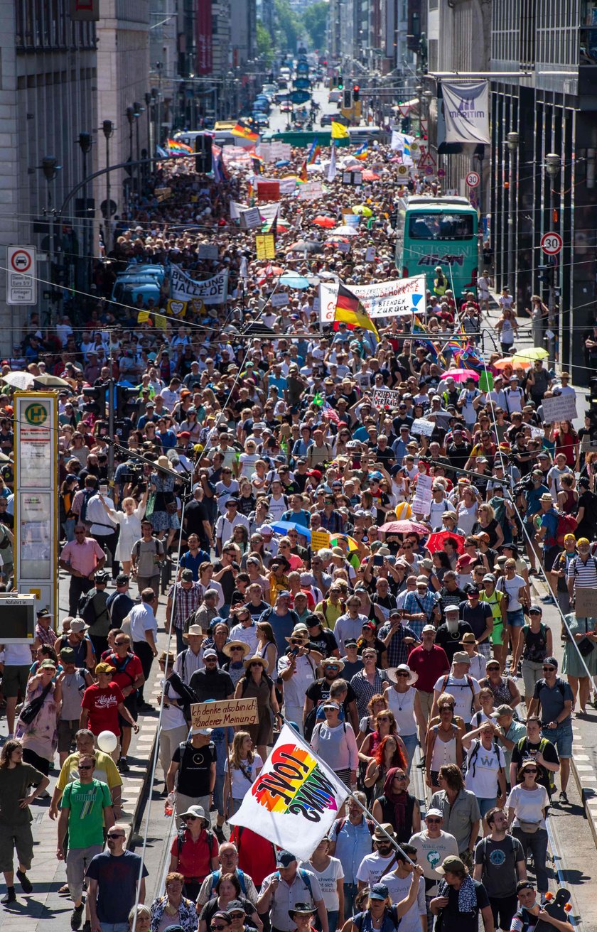 Koronawirus w Niemczech: protesty przeciwko restrykcjom