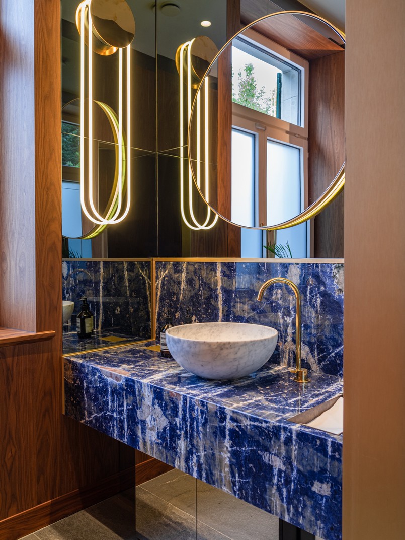 „Quiet luxury” to dyskretny trend projektowy roku