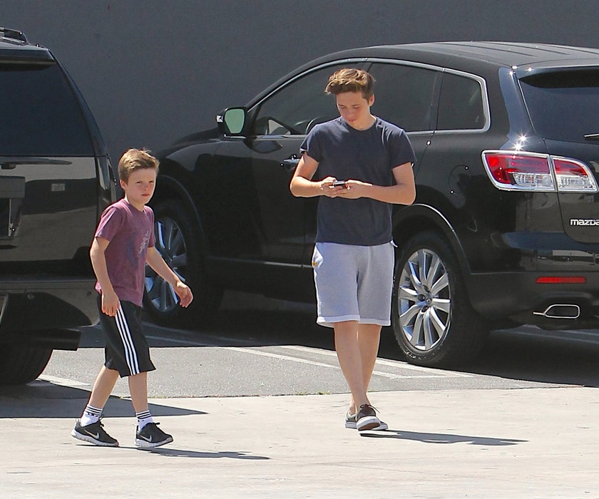 Synowie Beckhamów - Cruz i Brooklyn - w maju 2014 roku