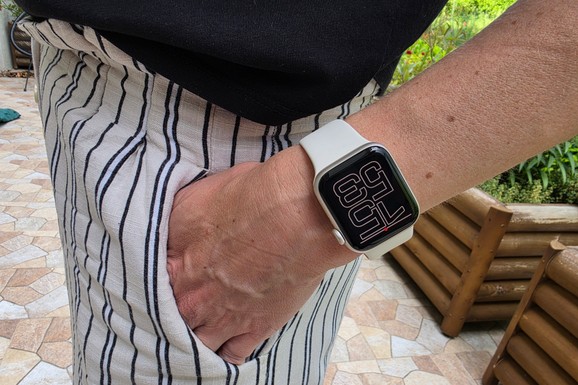 "BLIC" TEST Apple Watch SE 3 sa mobilnom mrežom: Radi bez iPhone, ima always-on ekran i iznenađujuće istrajnu bateriju