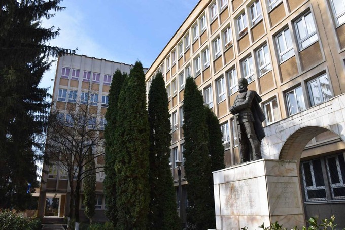 Kizuhant egy iskola 4. emeletéről egy kilencedikes diák