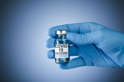 Polacy coraz częściej uchylają się od szczepień. To w dużej mierze efekty pandemii