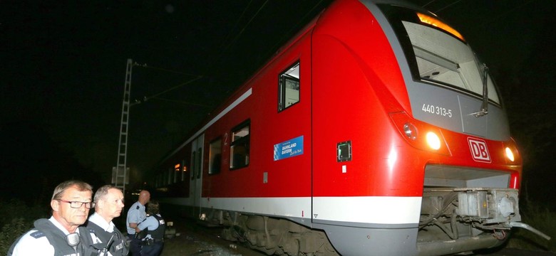 Niemieccy śledczy zdradzają motywy zamachowca z pociągu: Chciał zabijać niewiernych