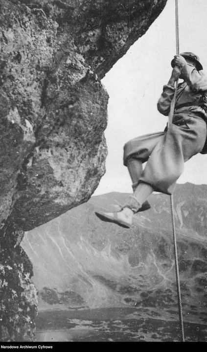 Wspinaczka wysokogórska w Tatrach - rok 1938 - zdjęcie pochodzi z archiwów Narodowego Archiwum Cyfrowego