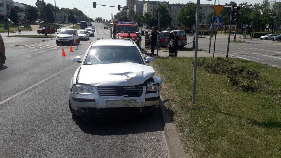 Piotrków Trybunalski: strażacy jechali do wypadku na A1. Rozbili się na skrzyżowaniu