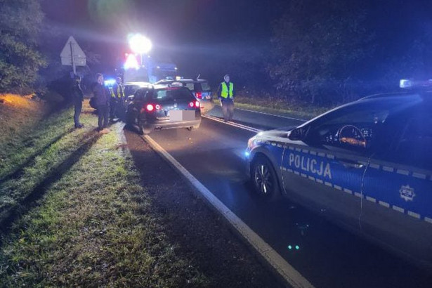 Był poszukiwany. Podczas kontroli ruszył na policjanta, ten użył broni