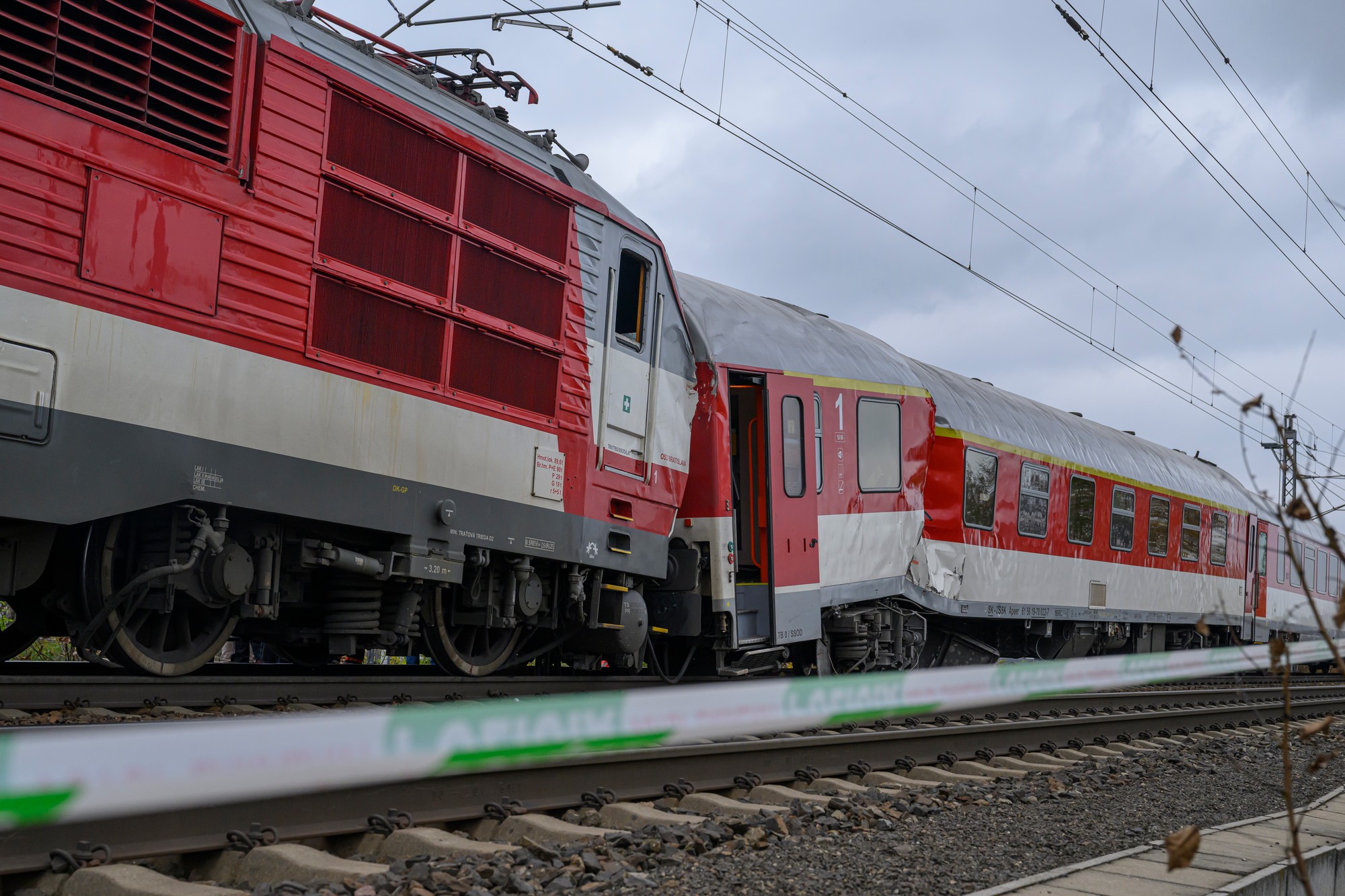 Pri Pezinku došlo v nedeľu (9. 11.) večer k zrážke dvoch vlakov.