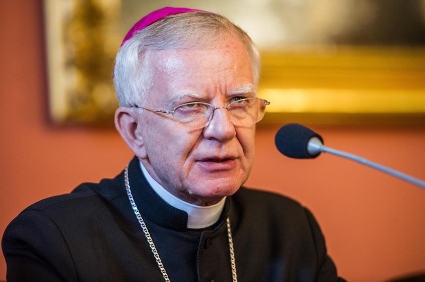 Abp Jędraszewski ostrzega przed kolejnym niebezpieczeństwem