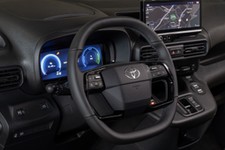 Oto nowa Toyota za 35 700 zł. Ma silnik 1.2 i gwarancję na 1 milion km