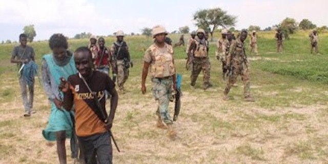 Troops arrest fleeing Niger bandit en route to Oyo with military kits |  Latest News Updates &amp; Newspaper Headlines | Pulse Nigeria