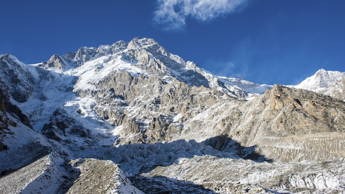 Adam Bielecki i Jacek Czech, którzy w czwartek rozpoczęli wyprawę na niezdobytą zimą Nangę Parbat (8125 m), zaplanowali w szczegółach nie tylko akcję górską, ale i menu na każdy dzień. "Będzie suszona wołowina od taty oraz truskawki" - powiedział PAP Bielecki.