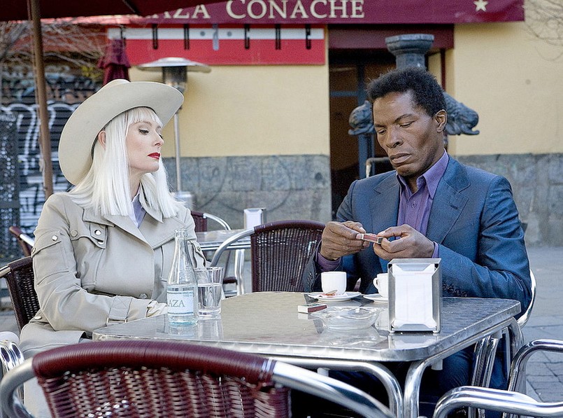 Tilda Swinton i Isaach De Bankolé w filmie "Limits of Control" Jima Jarmuscha