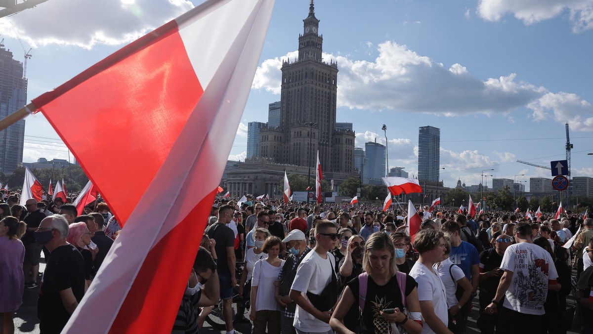 Są pierwsze zawiadomienia, które dotyczą zakłócenia porządku podczas Marszu Powstania Warszawskiego - poinformował w niedzielę rzecznik Komendy Stołecznej Policji nadkom. Sylwester Marczak. Dodał, że w sumie funkcjonariusze wylegitymowali ponad 45 osób i zatrzymali 11.