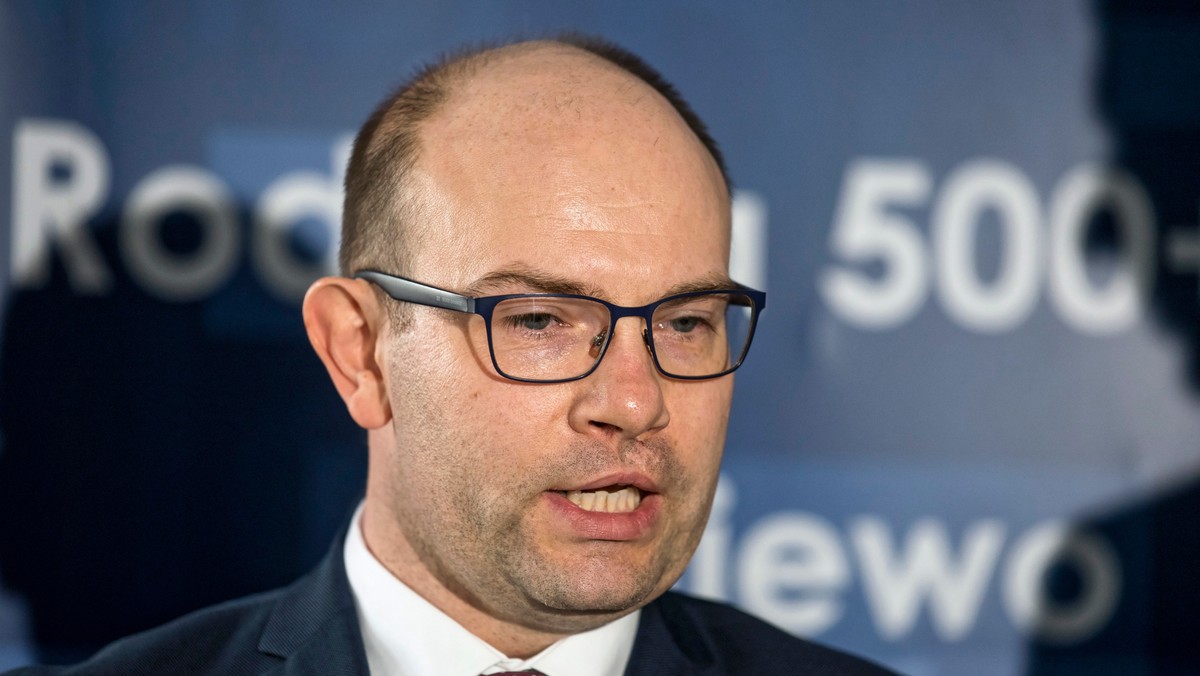 Artur Kosicki (PiS) nadal będzie marszałkiem województwa podlaskiego - zdecydował w dziś sejmik tego regionu. Wcześniej radni formalnie przyjęli rezygnację dotychczasowego zarządu, co było związane ze złożoną przez marszałka rezygnacją ze stanowiska.