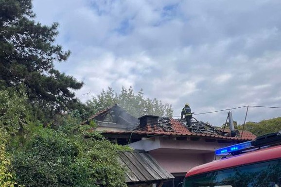 (FOTO) POŽAR NA KARABURMI Prve slike sa lica mesta: Vatra buknula u restoranu