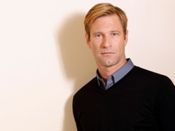 Aaron Eckhart z Frankensteinem bystrzakiem