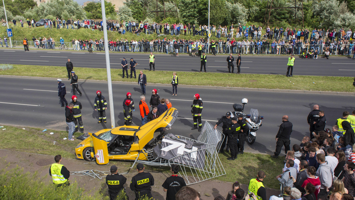 Obywatel Norwegii usłyszał zarzut spowodowania wypadku drogowego w związku z tragicznym zdarzeniem do którego doszło w Poznaniu - podaje RMF FM. Podczas Gran Turismo Polonia jeden z samochodów wjechał w grupę widzów. 17 osób, w tym dwoje dzieci, zostało rannych.